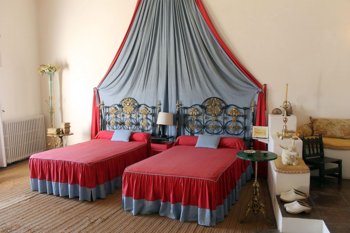 camera-da-letto-casa-natale-Dalì